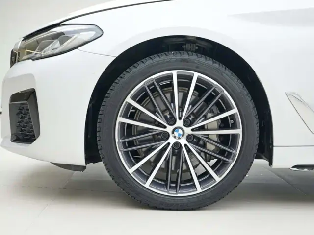 BMW 5 Series — Фото автомобиля 15