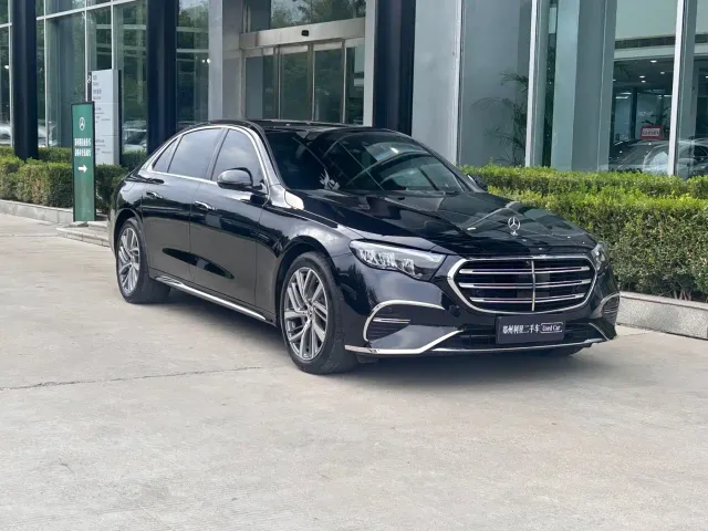 Mercedes-Benz E-Class — Фото автомобиля 4