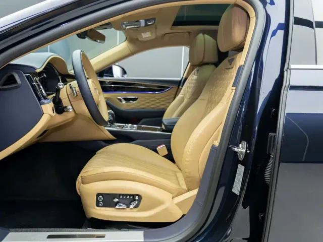 Bentley Flying Spur — Фото автомобиля 9