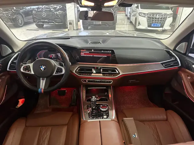 BMW X7 — Фото автомобиля 4