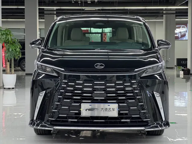 Lexus LM — Фото автомобиля 2