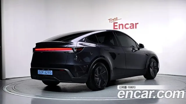 Tesla Model Y — Фото автомобиля 2