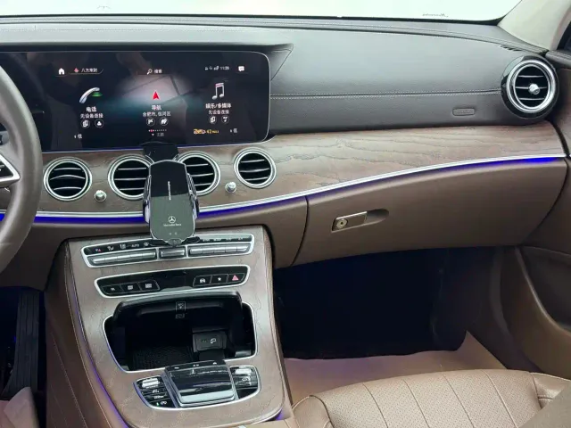 Mercedes-Benz E-Class — Фото автомобиля 3