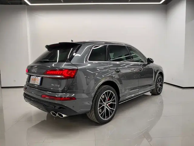 Audi Q7 — Фото автомобиля 3