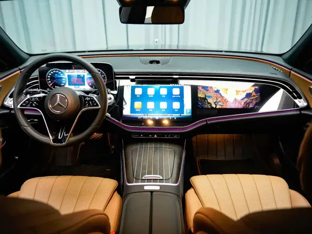 Mercedes-Benz E-Class — Фото автомобиля 12