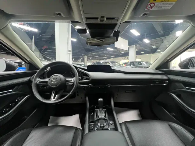 Mazda Axela — Фото автомобиля 19