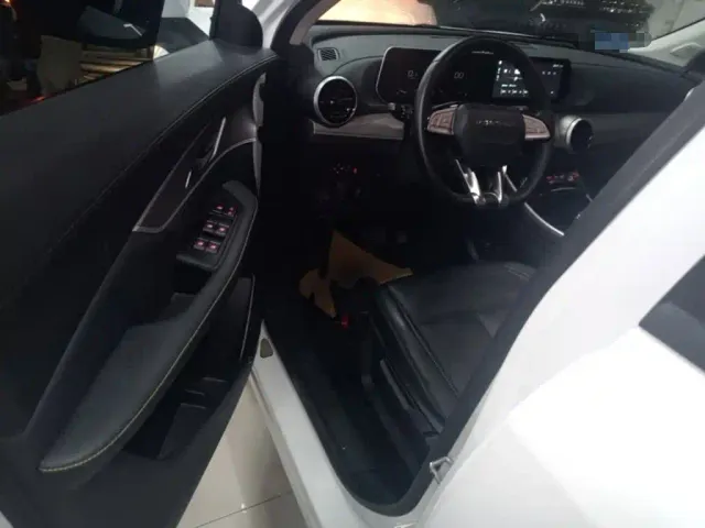 Forthing T5 Evo — Фото автомобиля 15