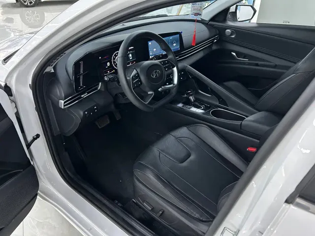 Hyundai Elantra — Фото автомобиля 4