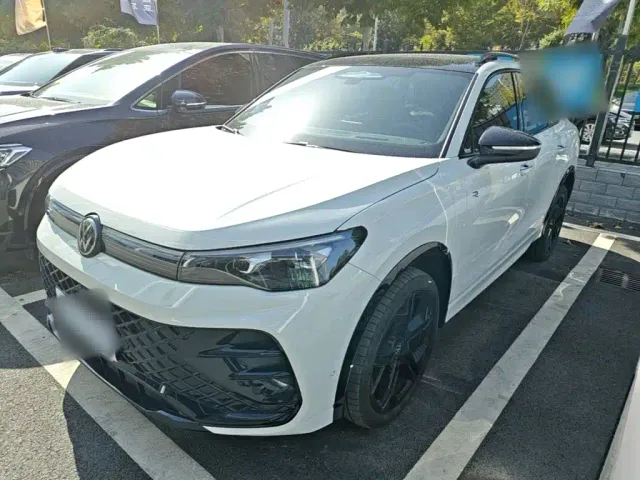 Фотография автомобиля — Volkswagen Tiguan L