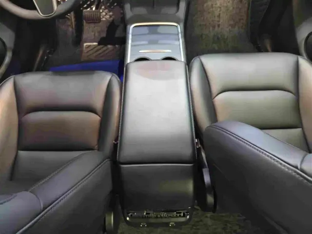Tesla Model Y — Фото автомобиля 9
