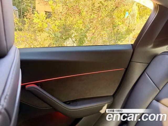 Tesla Model Y — Фото автомобиля 12