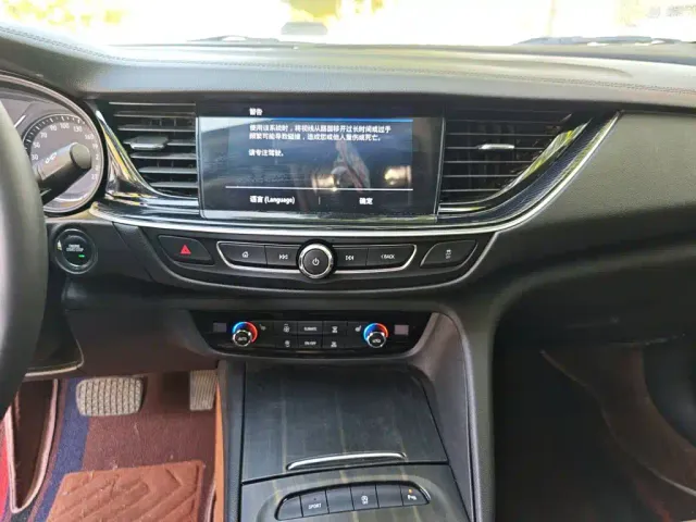 Buick Regal — Фото автомобиля 12