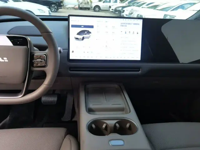 Li Auto i6 — Фото автомобиля 12