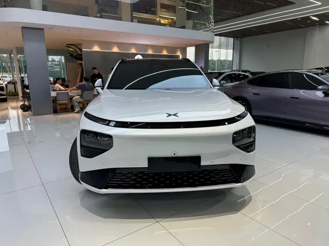 Xpeng G9 — Фото автомобиля 2