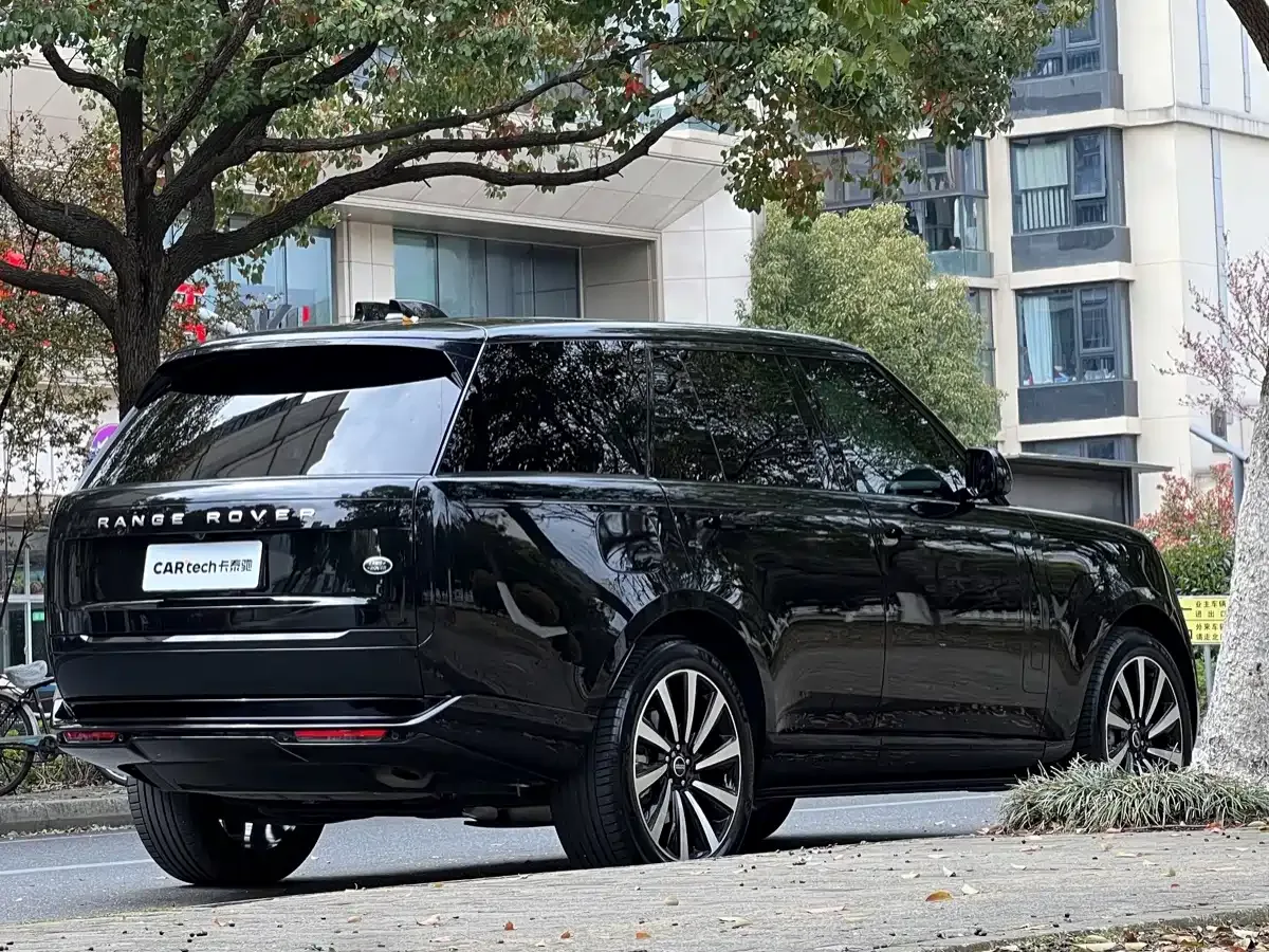 Land Rover Range Rover 2023 3.0 L6 360PS Golden Age Edition — Фото автомобиля 5