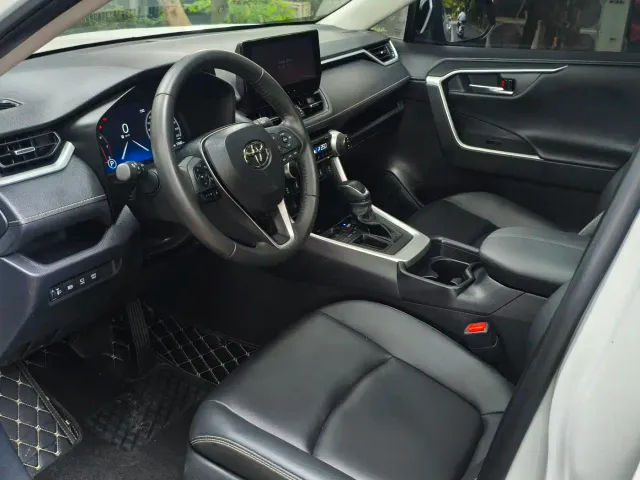 Toyota RAV4 — Фото автомобиля 8
