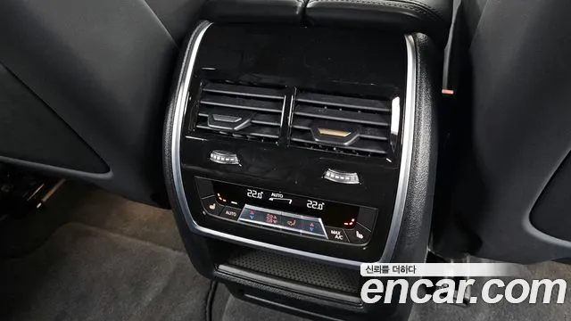 BMW XM — Фото автомобиля 8