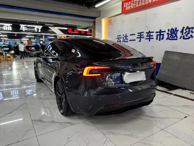 Tesla Model 3 — Фото автомобиля 8