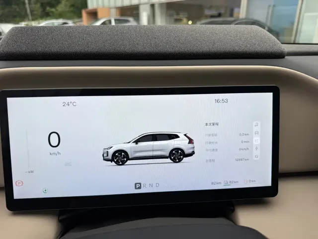 Volvo XC70 Plug-in Hybrid — Фото автомобиля 20
