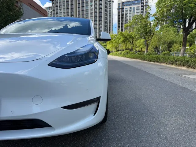 Tesla Model Y — Фото автомобиля 8