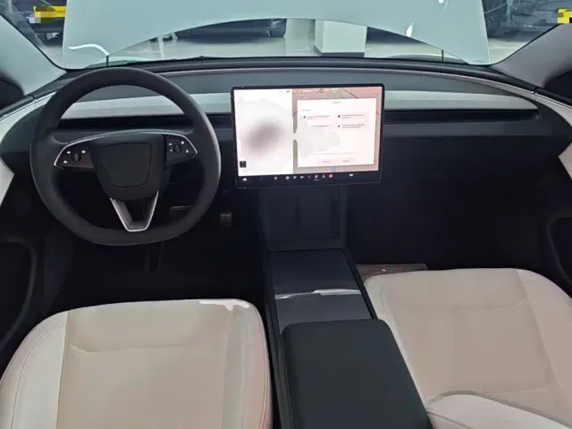Tesla Model 3 — Фото автомобиля 9