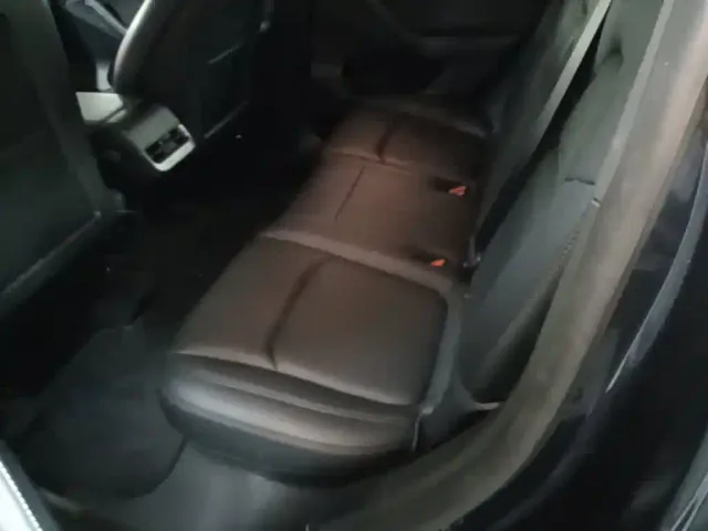 Tesla Model Y — Фото автомобиля 16