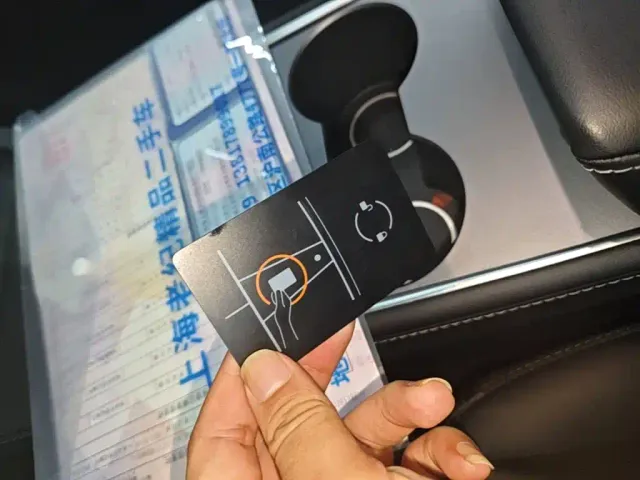 Tesla Model 3 — Фото автомобиля 8