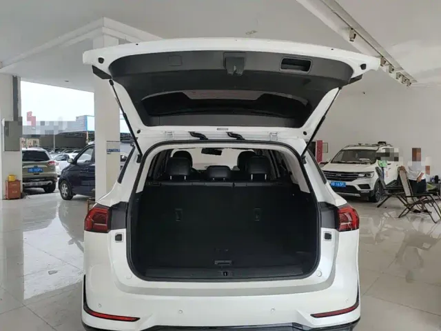 Roewe RX5 Max — Фото автомобиля 14