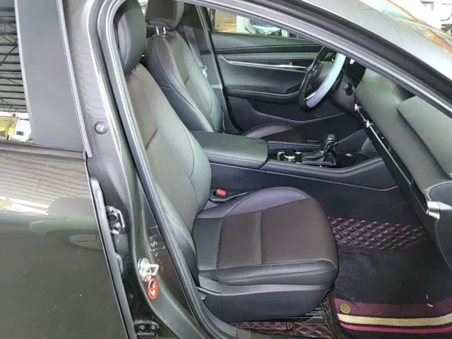 Mazda Axela — Фото автомобиля 24