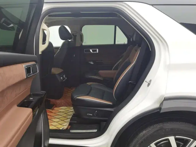 Ford Explorer — Фото автомобиля 15
