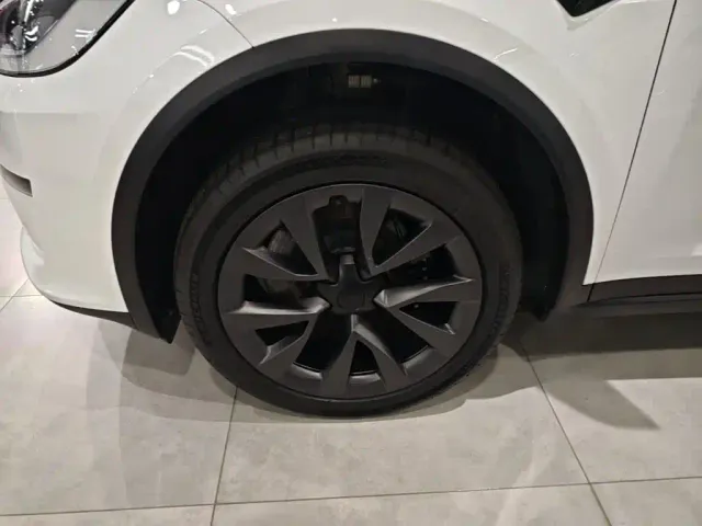 Tesla Model X — Фото автомобиля 22