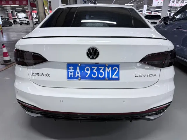Volkswagen Lavida — Фото автомобиля 17