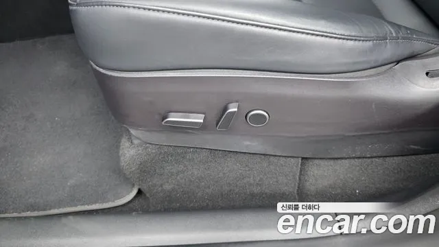 Tesla Model Y — Фото автомобиля 27