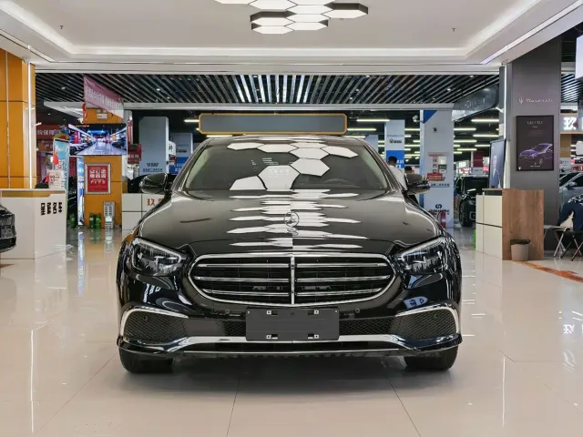Mercedes-Benz E-Class — Фото автомобиля 2
