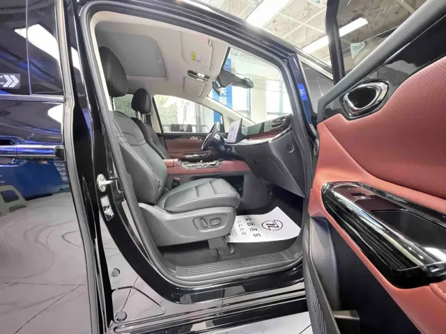 GAC Trumpchi E8 — Фото автомобиля 13