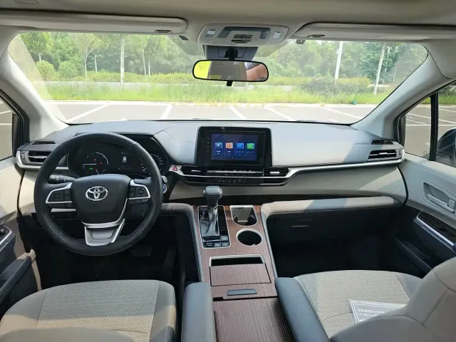 Toyota Sienna — Фото автомобиля 5