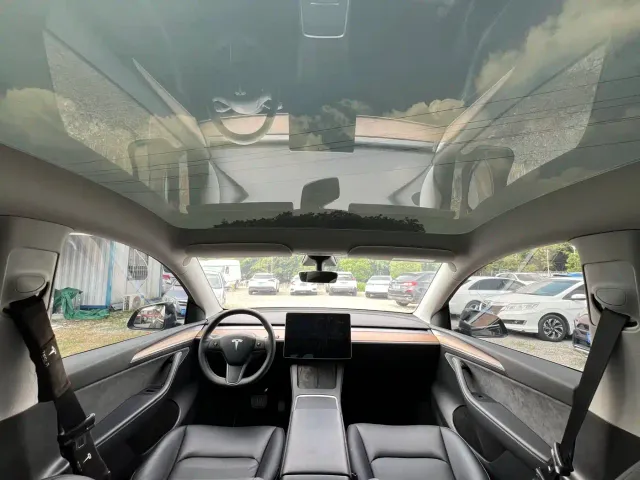 Tesla Model Y — Фото автомобиля 11