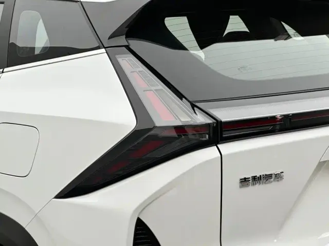 Geely Boyue — Фото автомобиля 15