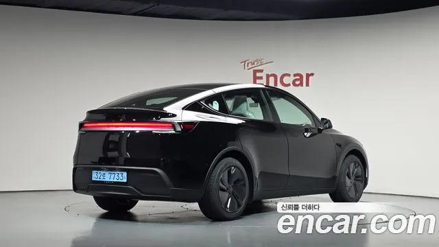 Tesla Model Y — Фото автомобиля 2