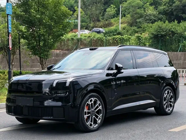 Фотография автомобиля — Lynk & Co 900