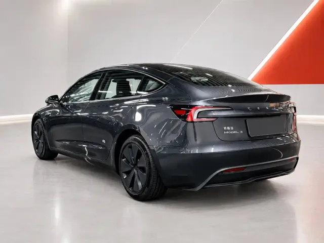 Tesla Model 3 — Фото автомобиля 4