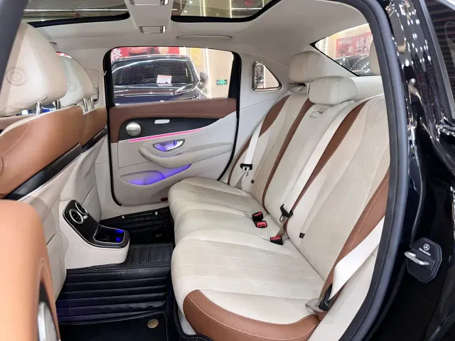 Mercedes-Benz E-Class — Фото автомобиля 13