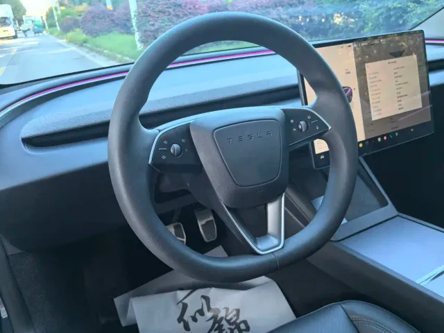 Tesla Model 3 — Фото автомобиля 15