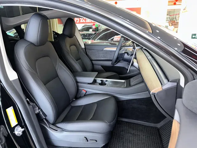 Tesla Model Y — Фото автомобиля 13