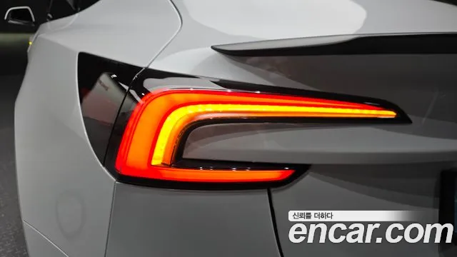 Tesla Model 3 — Фото автомобиля 8