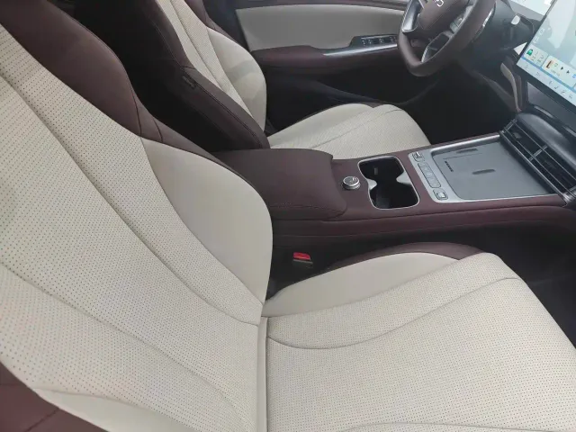 BYD Seal 07 DM-i — Фото автомобиля 8