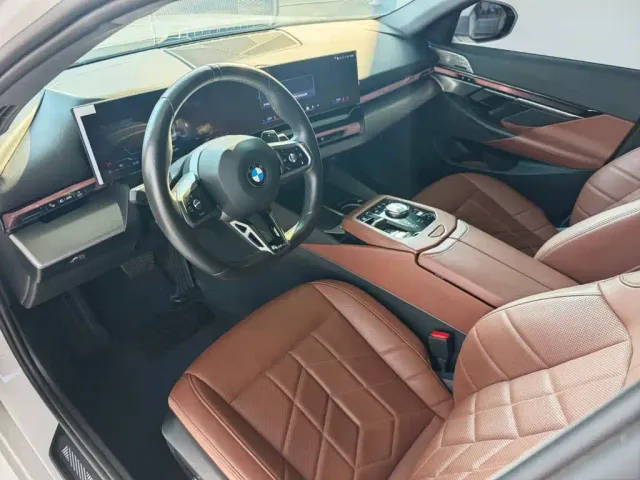 BMW 5 Series — Фото автомобиля 6