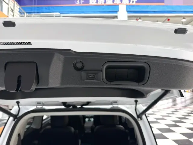 GAC Trumpchi M6 — Фото автомобиля 16