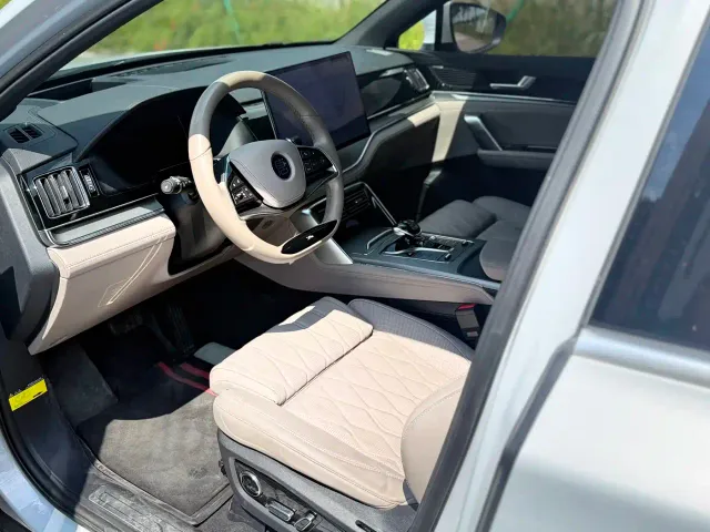 BYD Tang — Фото автомобиля 4