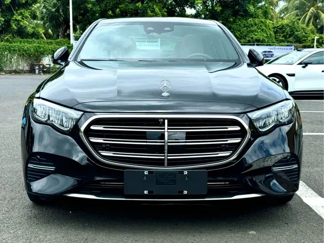 Mercedes-Benz E-Class — Фото автомобиля 2